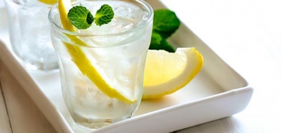 فوائد شرب الماء والليمون