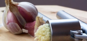 فوائد الثوم وكيفية استعماله