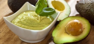 كيف تؤكل الأفوكادو