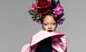 الزهور: أكسسوار الشعر الجديد المفضّل لدى النجمات